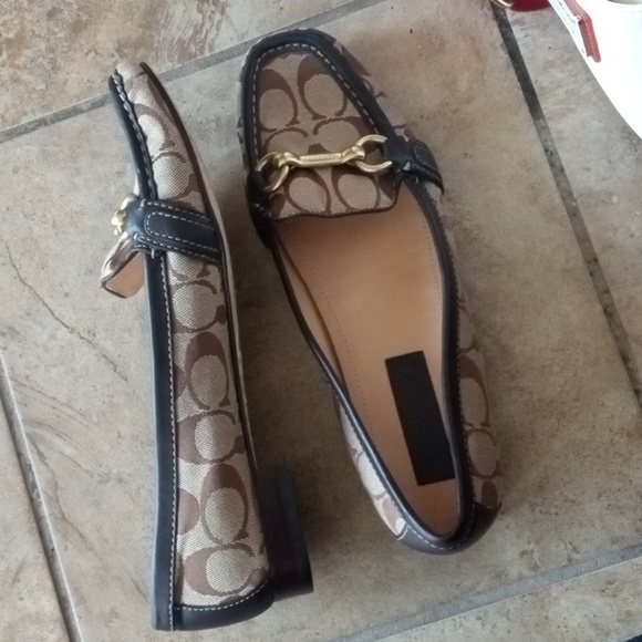 Women's coach shoes, size 8.5, brown/tan - Picture 2 of 2